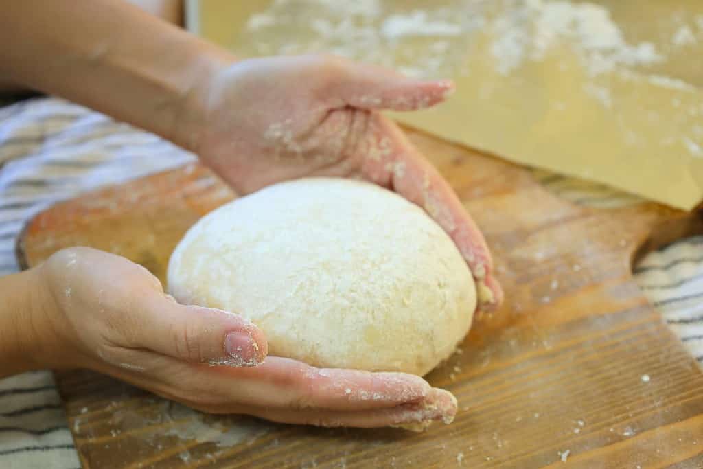 shaping-dough-ball-with-hands